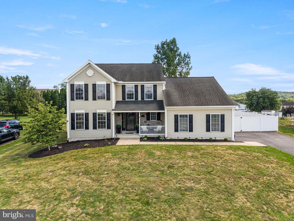 108 DOGWOOD DR, Bernville, PA 19506