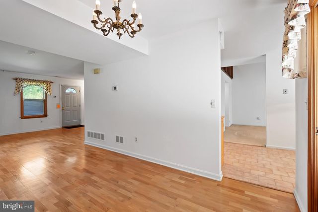 6 WHITEMARSH CT, Dover, DE 19904