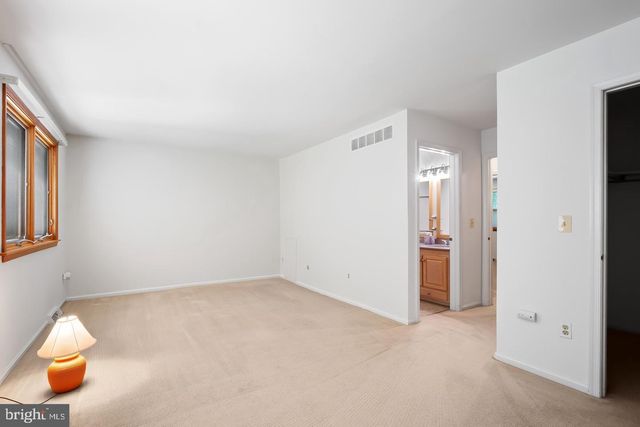 6 WHITEMARSH CT, Dover, DE 19904