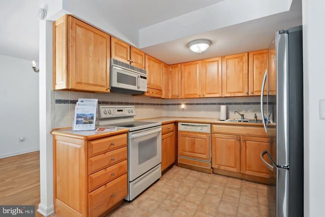 6 WHITEMARSH CT, Dover, DE 19904