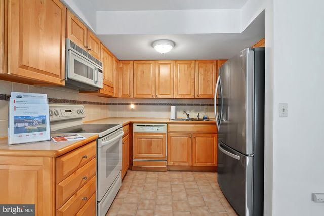 6 WHITEMARSH CT, Dover, DE 19904