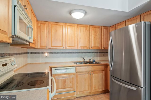 6 WHITEMARSH CT, Dover, DE 19904