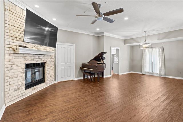 99 Poplar Dr., Hattiesburg, MS 39402