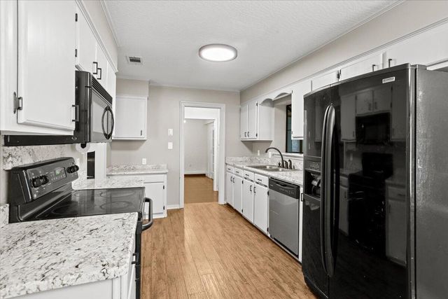 99 Poplar Dr., Hattiesburg, MS 39402