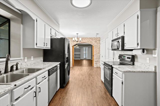 99 Poplar Dr., Hattiesburg, MS 39402