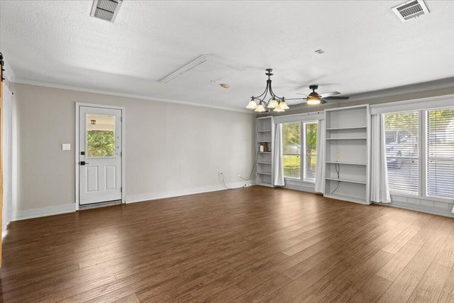 99 Poplar Dr., Hattiesburg, MS 39402