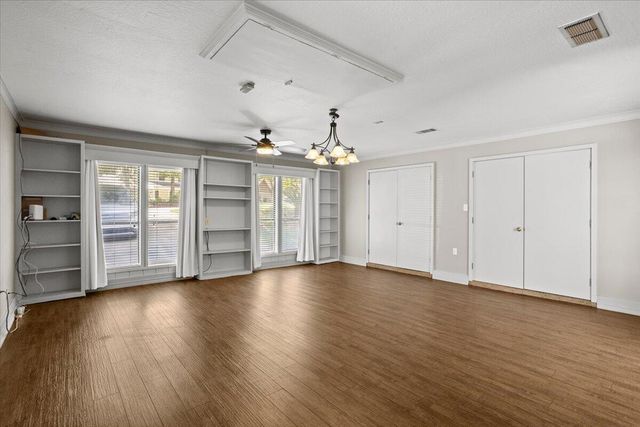 99 Poplar Dr., Hattiesburg, MS 39402