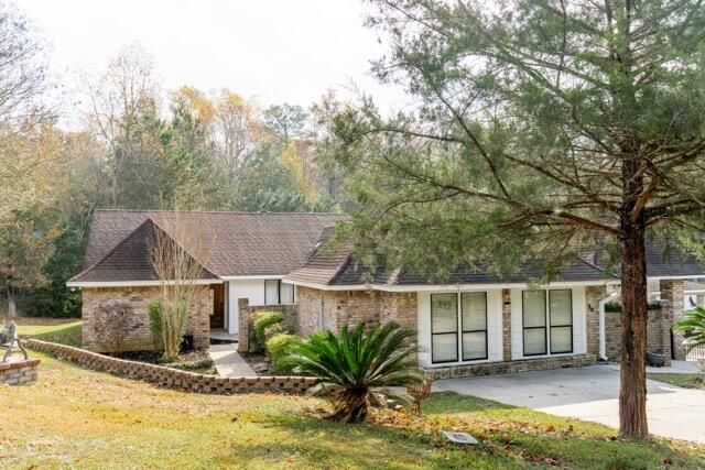 99 Poplar Dr., Hattiesburg, MS 39402