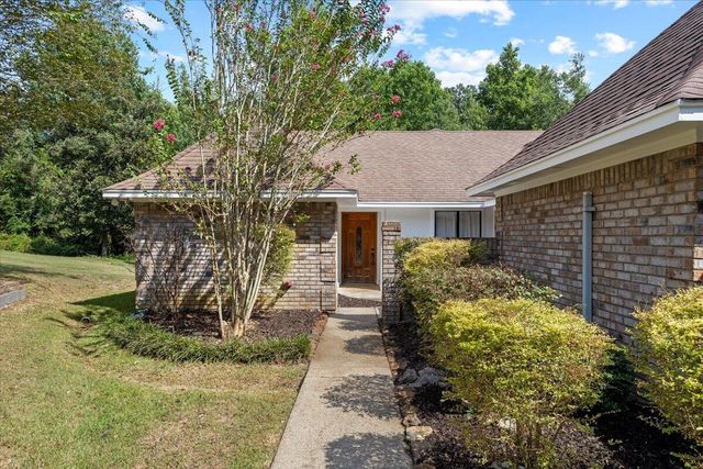 99 Poplar Dr., Hattiesburg, MS 39402