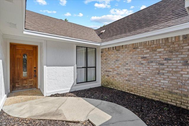 99 Poplar Dr., Hattiesburg, MS 39402