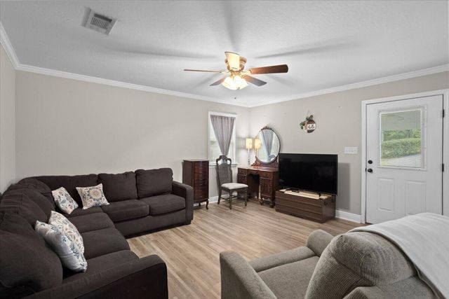 99 Poplar Dr., Hattiesburg, MS 39402