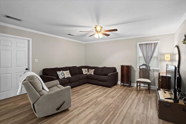 99 Poplar Dr., Hattiesburg, MS 39402