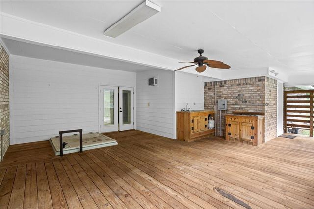 99 Poplar Dr., Hattiesburg, MS 39402