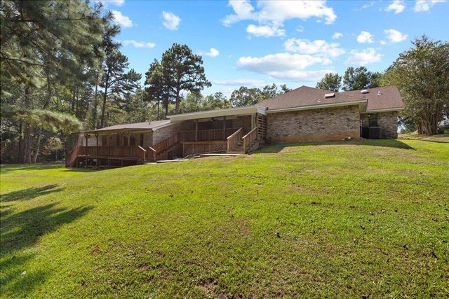 99 Poplar Dr., Hattiesburg, MS 39402