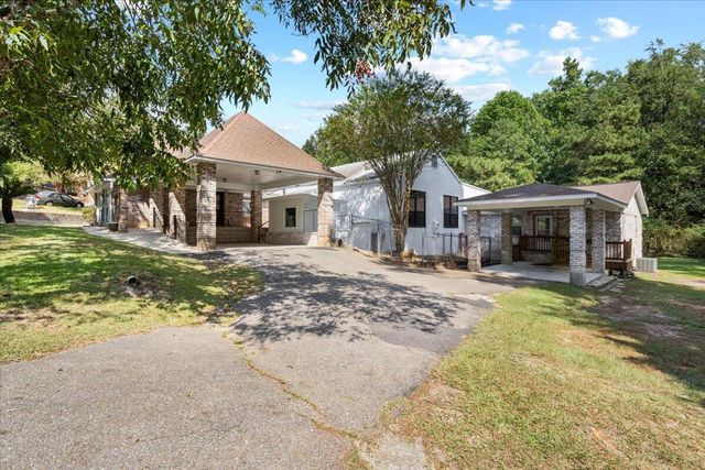 99 Poplar Dr., Hattiesburg, MS 39402