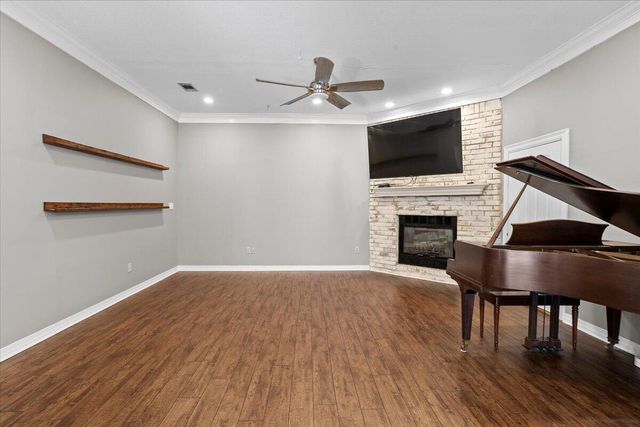 99 Poplar Dr., Hattiesburg, MS 39402