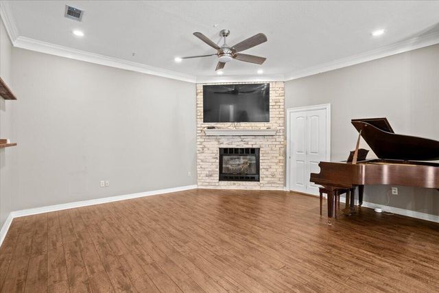 99 Poplar Dr., Hattiesburg, MS 39402