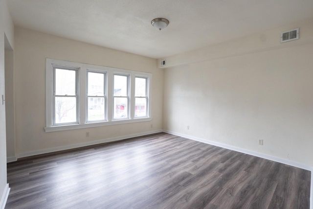 2462 S 9th STREET, Milwaukee, WI 53215