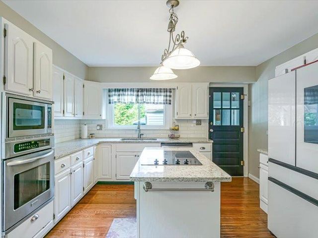 211 Country Club Lane, Belleville, IL 62223