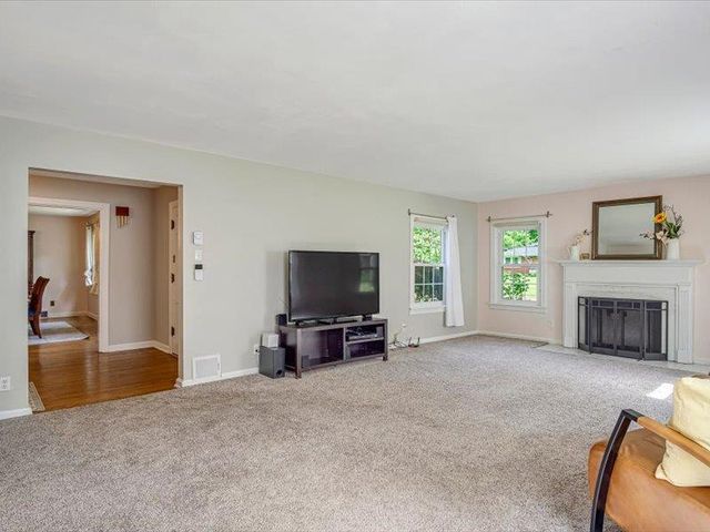 211 Country Club Lane, Belleville, IL 62223