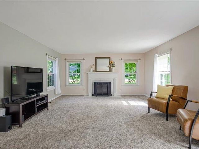 211 Country Club Lane, Belleville, IL 62223