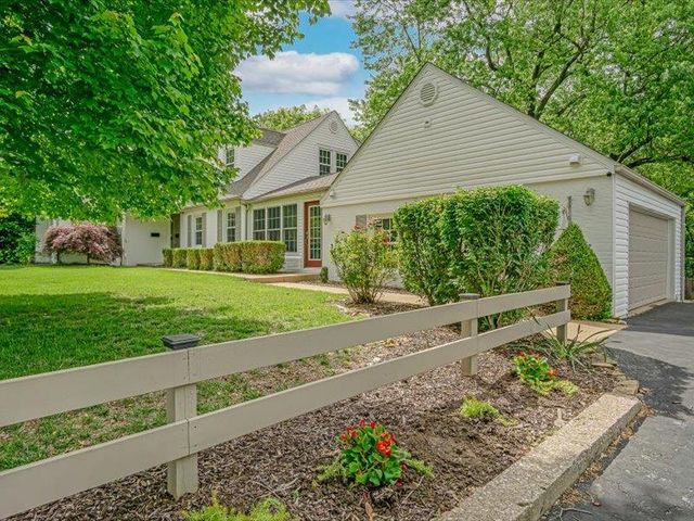 211 Country Club Lane, Belleville, IL 62223