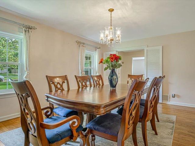 211 Country Club Lane, Belleville, IL 62223