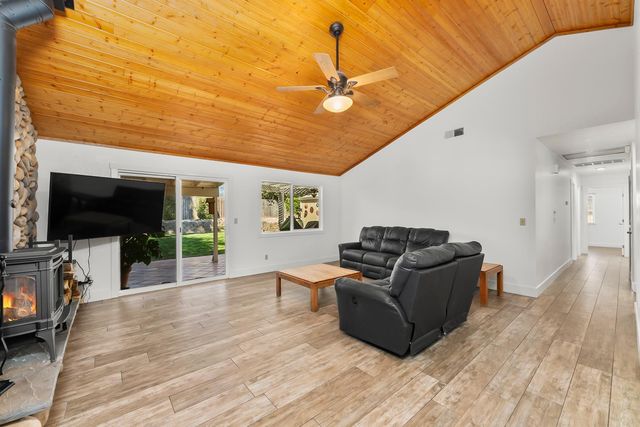 1520 Crestmont Oak Dr, Roseville, CA 95661