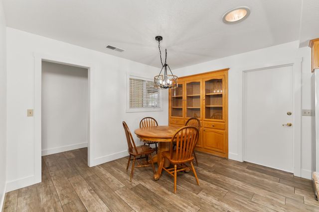 1520 Crestmont Oak Dr, Roseville, CA 95661