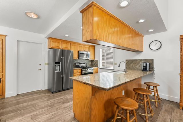 1520 Crestmont Oak Dr, Roseville, CA 95661