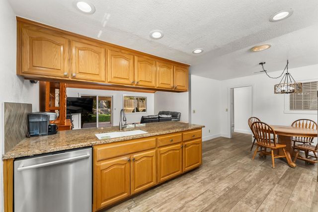 1520 Crestmont Oak Dr, Roseville, CA 95661