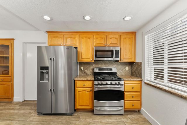 1520 Crestmont Oak Dr, Roseville, CA 95661