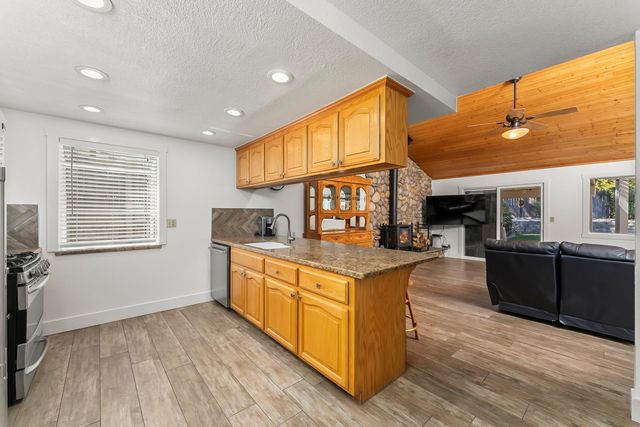 1520 Crestmont Oak Dr, Roseville, CA 95661