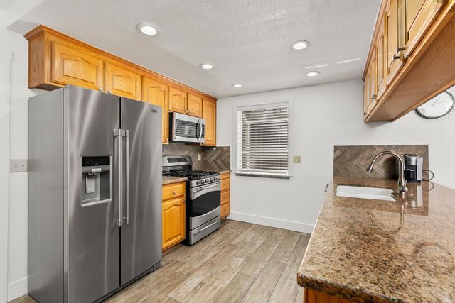 1520 Crestmont Oak Dr, Roseville, CA 95661