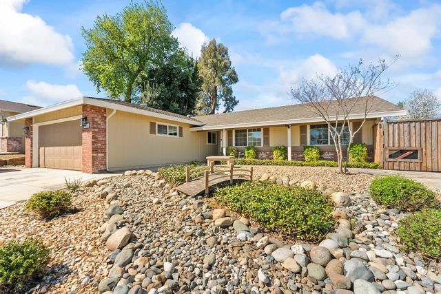 1520 Crestmont Oak Dr, Roseville, CA 95661