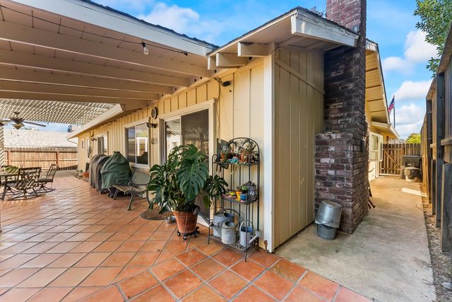 1520 Crestmont Oak Dr, Roseville, CA 95661