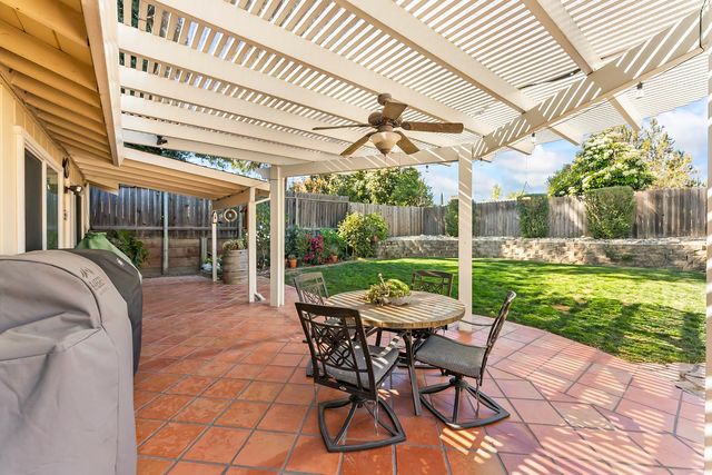 1520 Crestmont Oak Dr, Roseville, CA 95661