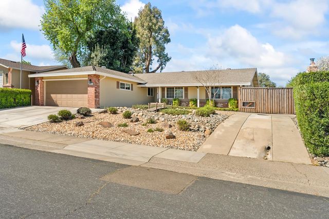 1520 Crestmont Oak Dr, Roseville, CA 95661