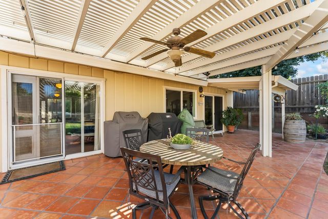 1520 Crestmont Oak Dr, Roseville, CA 95661