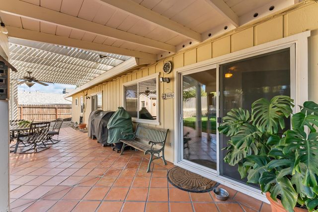 1520 Crestmont Oak Dr, Roseville, CA 95661