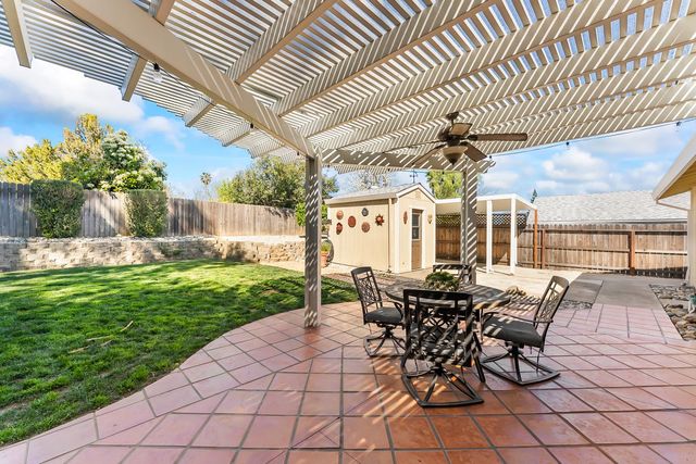 1520 Crestmont Oak Dr, Roseville, CA 95661