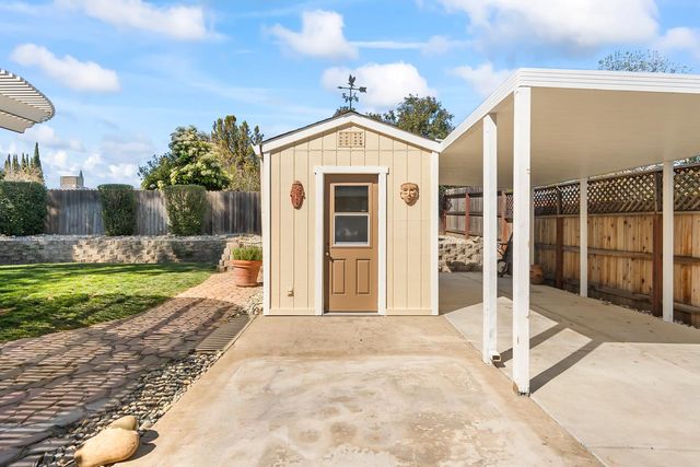 1520 Crestmont Oak Dr, Roseville, CA 95661