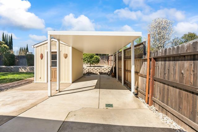 1520 Crestmont Oak Dr, Roseville, CA 95661