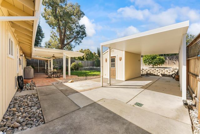 1520 Crestmont Oak Dr, Roseville, CA 95661