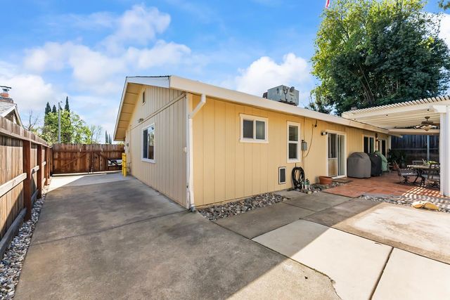 1520 Crestmont Oak Dr, Roseville, CA 95661