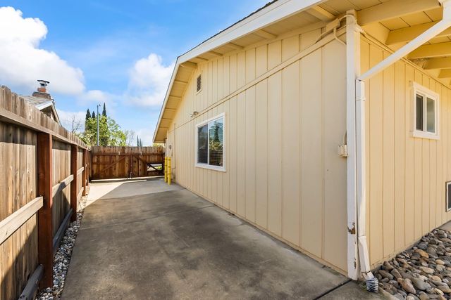 1520 Crestmont Oak Dr, Roseville, CA 95661