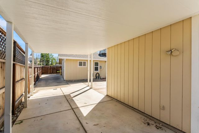 1520 Crestmont Oak Dr, Roseville, CA 95661