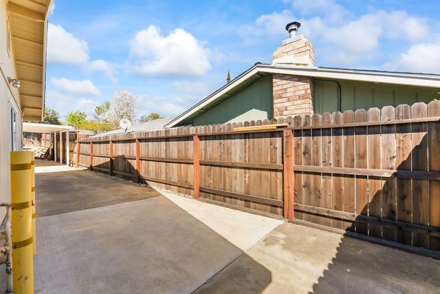 1520 Crestmont Oak Dr, Roseville, CA 95661
