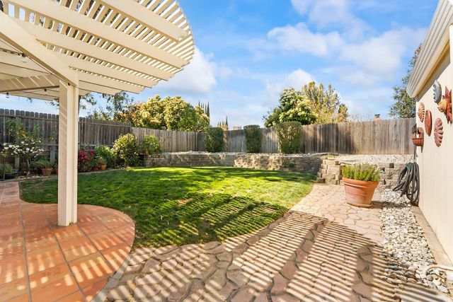 1520 Crestmont Oak Dr, Roseville, CA 95661