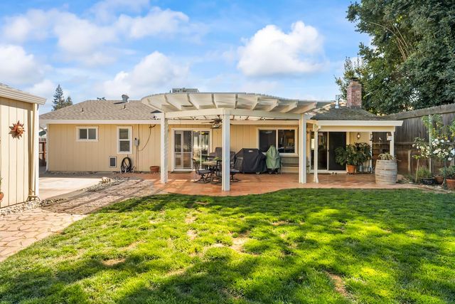 1520 Crestmont Oak Dr, Roseville, CA 95661